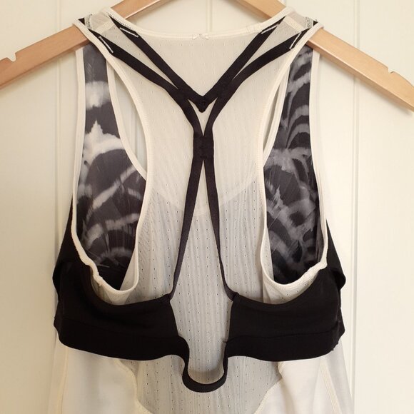 Lululemon Dance To Yoga Tank in Pretty Plume Angel Wing Black / Black Size 8 - Picture 11 of 13